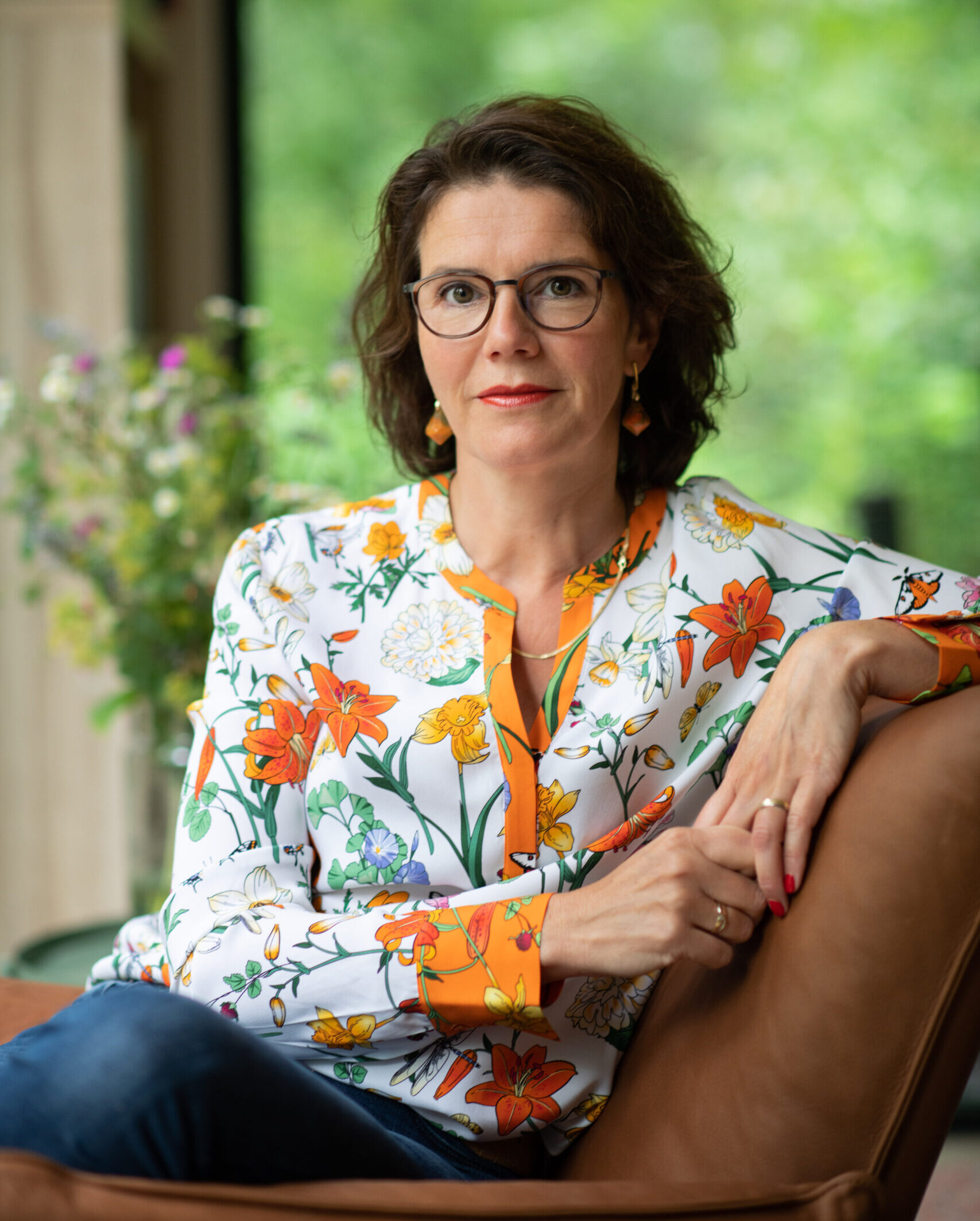 Coach Marlies van Beek in gesprek met cliënt in haar praktijk in Doorn